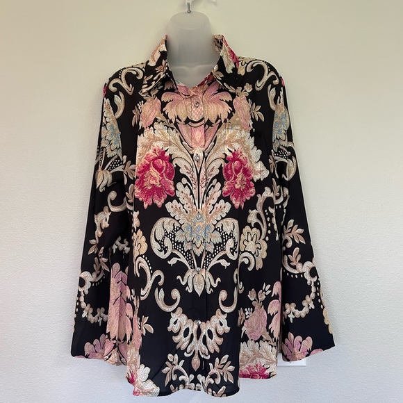 Tops - Elegant pattern front button blouse 1XL